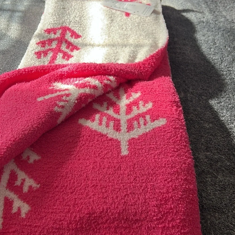 Tik Tok viral Nicole Miller blanket